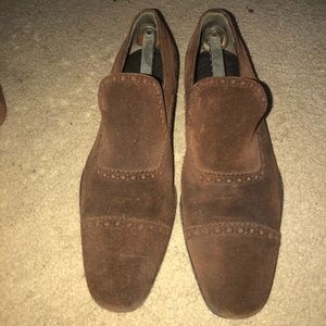 Bally’s of Switzerland. Brown suede cap-toe loafers w/high vamp